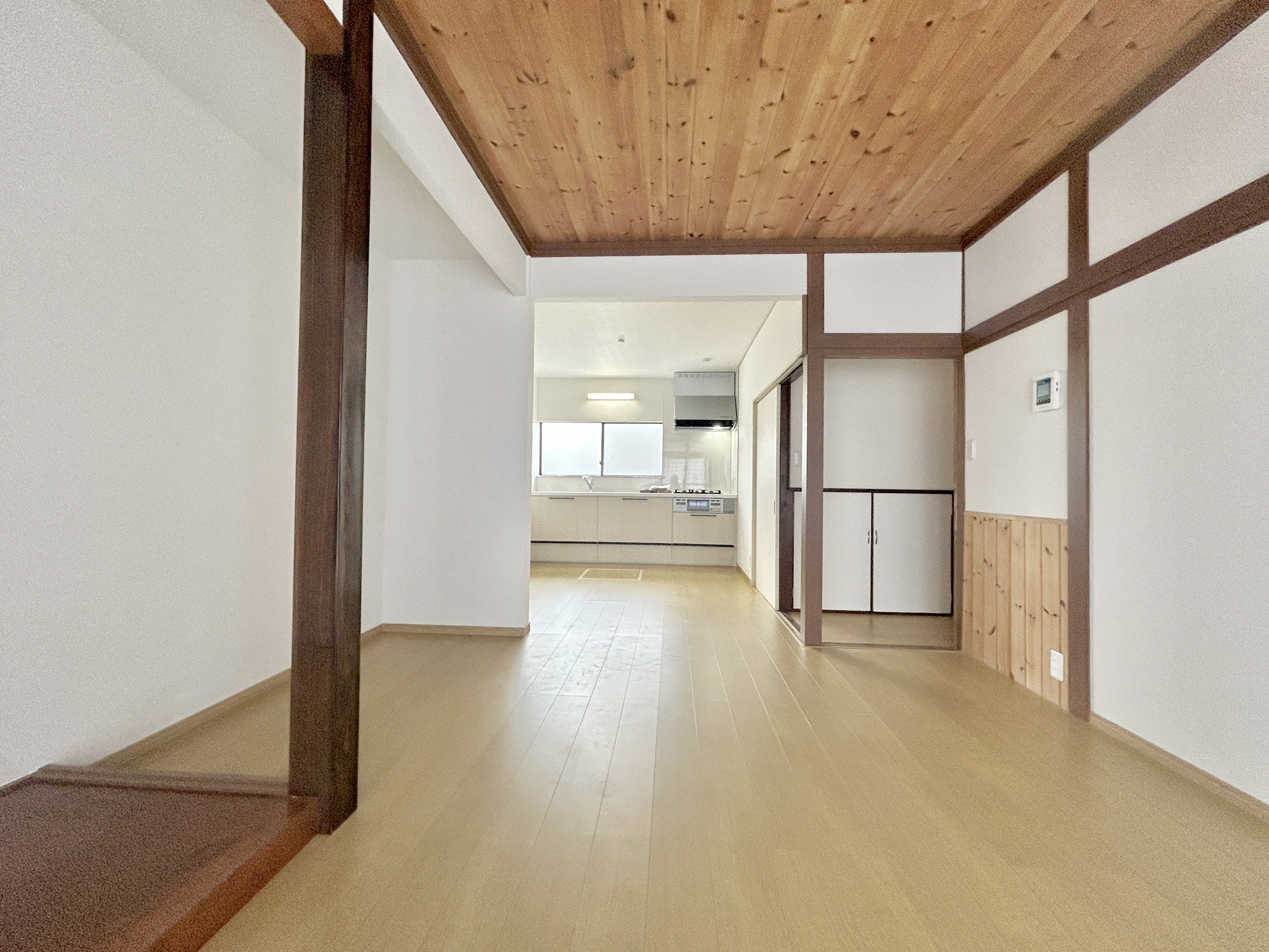 伊勢崎市田部井町1期　中古物件の居間・リビング|ここにはみんなが集い、食事と楽しい会話が始まる。話に夢中になりすぎて、ついつい時を忘れてしまう。そんな束の間の幸せを感じさせてくれる場所。