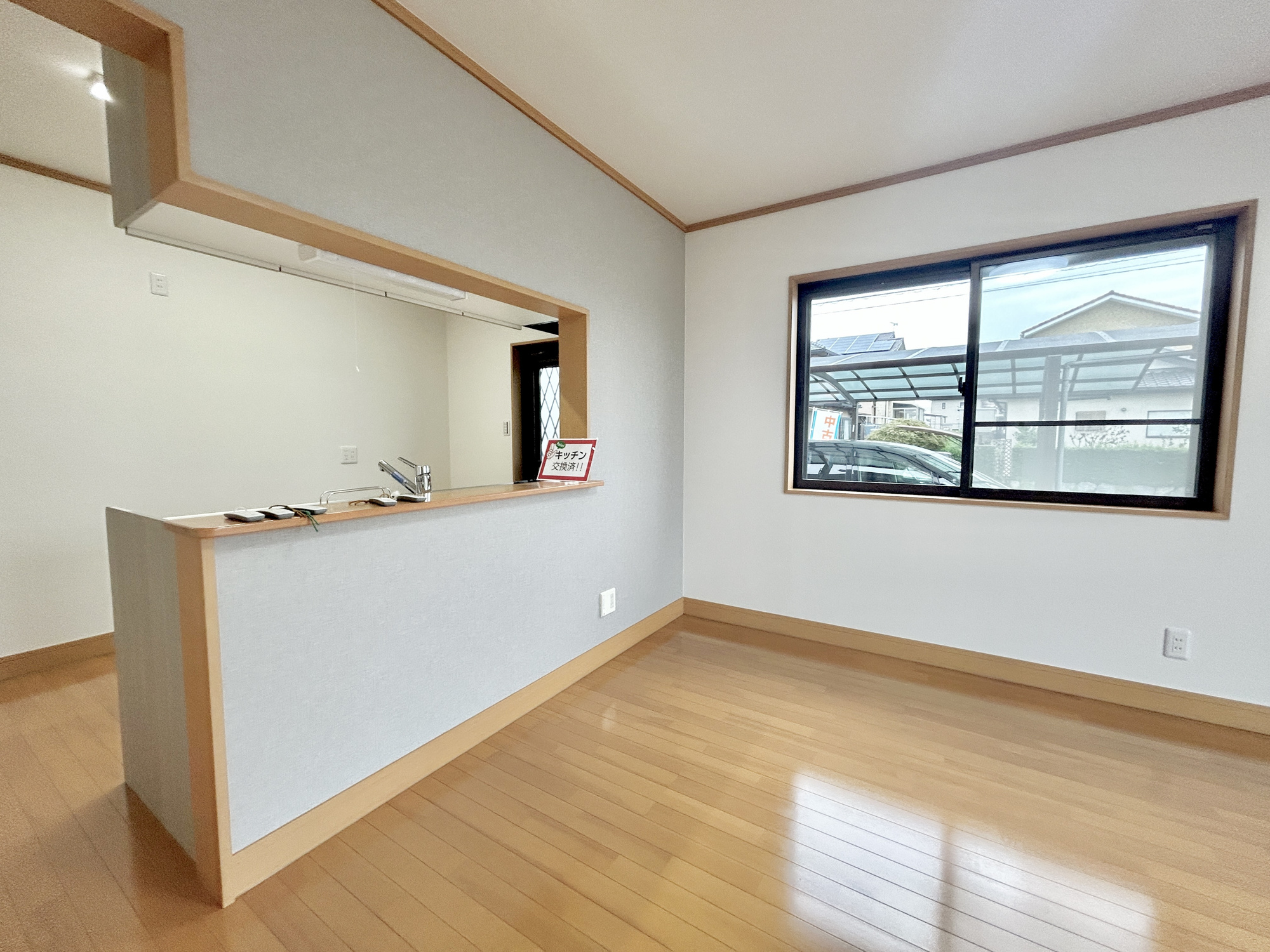 伊勢崎市五目牛町　中古物件の居間・リビング|ここにはみんなが集い、食事と楽しい会話が始まる。話に夢中になりすぎて、ついつい時を忘れてしまう。そんな束の間の幸せを感じさせてくれる場所。