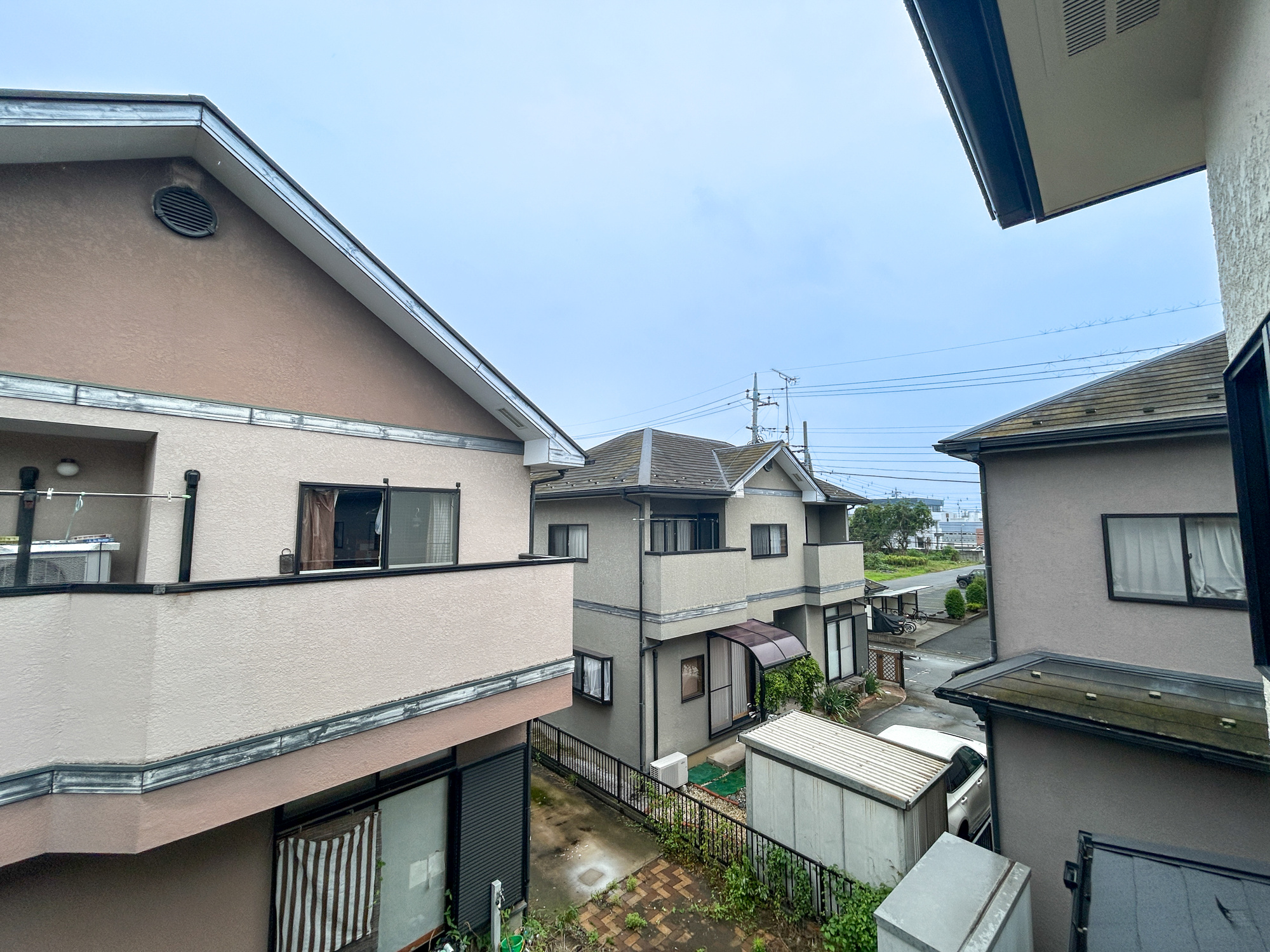 伊勢崎市連取町　中古物件の展望|低層の一戸建てを中心とした街並みが整然と続き、周辺は高い建物が建っていないので、採光や開放性に恵まれ、空が広く緑の多い閑静な趣を感じる環境です。