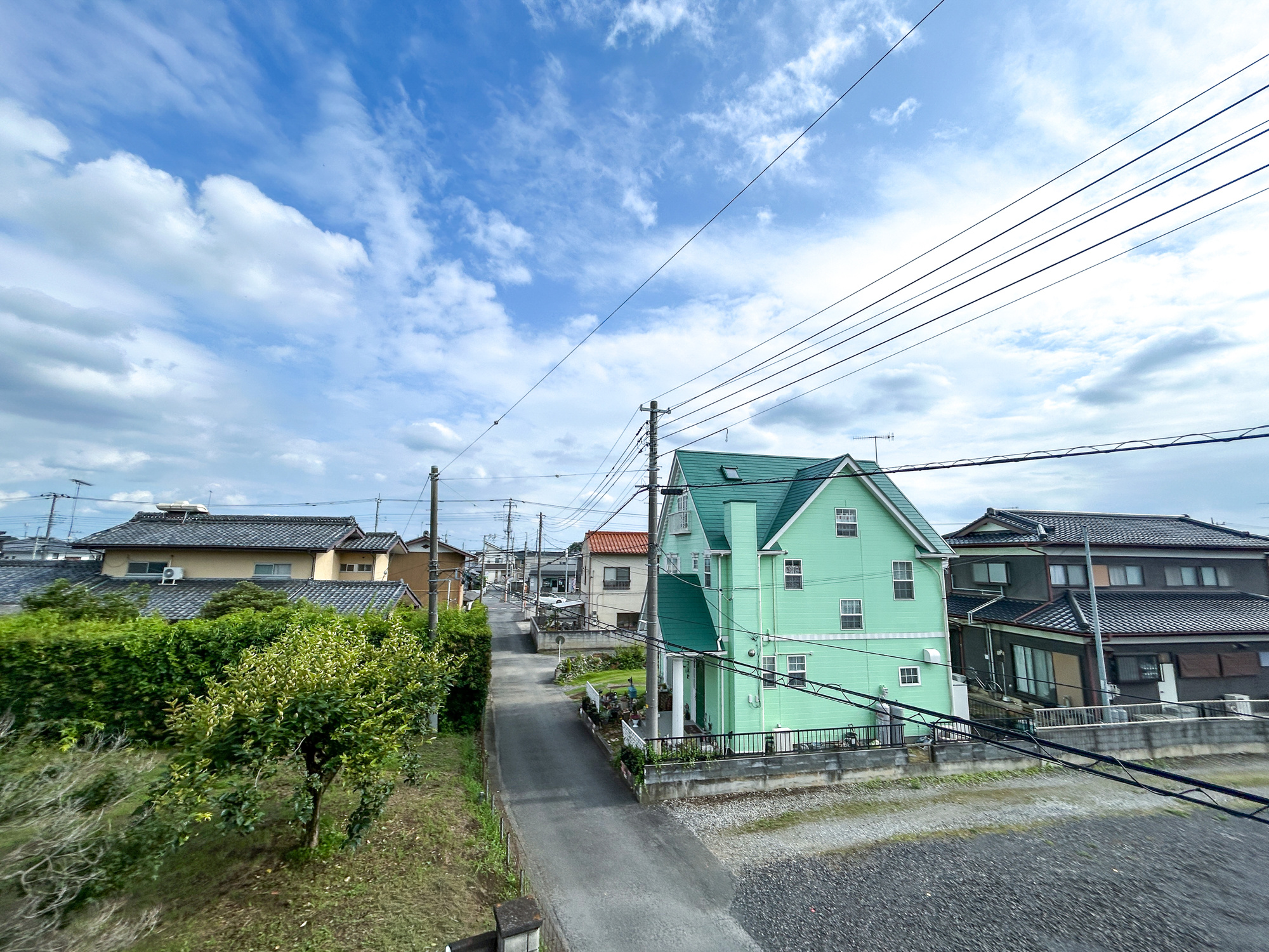 太田市石原町1期　中古住宅の展望|閑静な住宅地で子育て家族にピッタリ。毎日のお散歩も快適な緑に恵まれたエリアで、自然に包まれた穏やかな暮らしを実現するための、ゆとりある住環境が整っています。緑の潤いを感じながらホッと生活できそう。