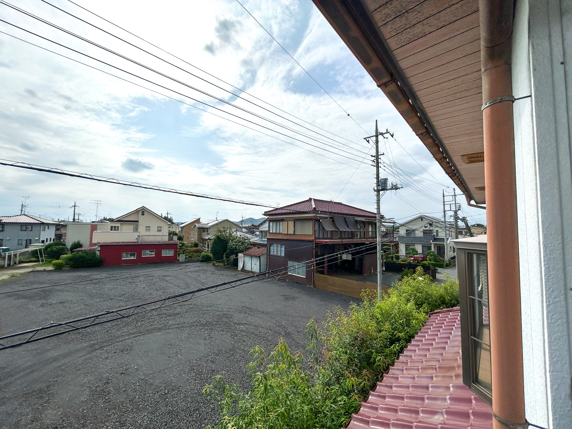 太田市石原町1期　中古住宅の展望|低層の一戸建てを中心とした街並みが整然と続き、周辺は高い建物が建っていないので、採光や開放性に恵まれ、空が広く緑の多い閑静な趣を感じる環境です。