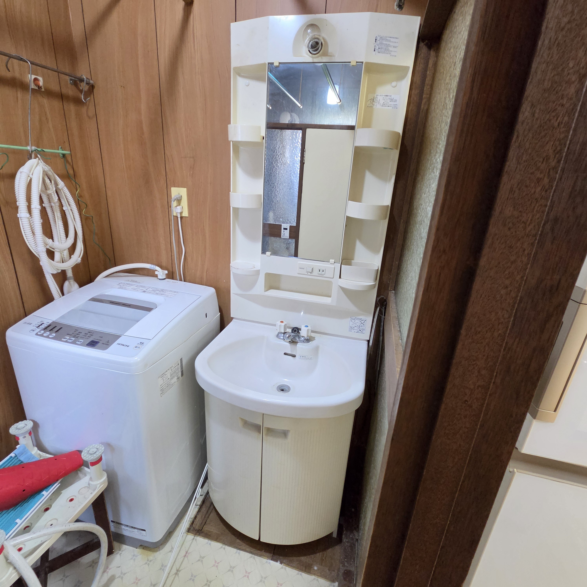 室蘭市日の出町2丁目6-1　中古住宅の独立洗面台