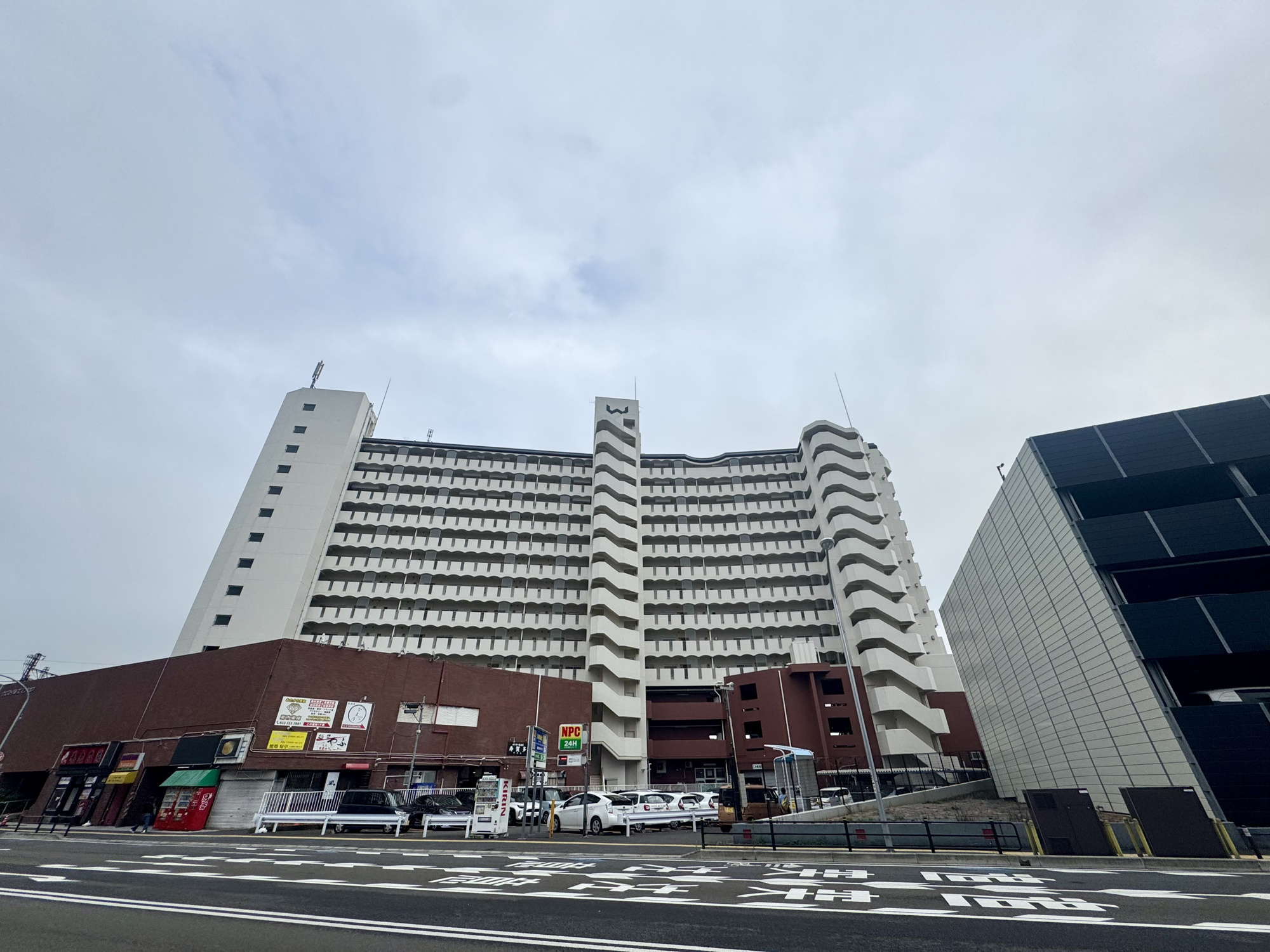  ≪苦竹駅1分≫ウエストパレスマンションの外観