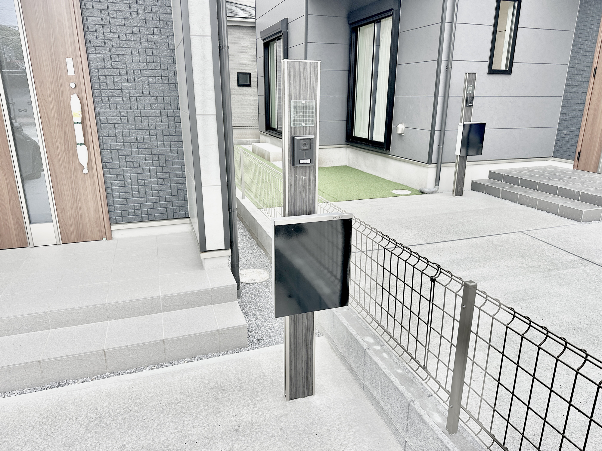 宇都宮市雀の宮１丁目　新築住宅全４棟の設備|おしゃれな機能ポールにはポスト、インターフォン、表札設置可能です♪