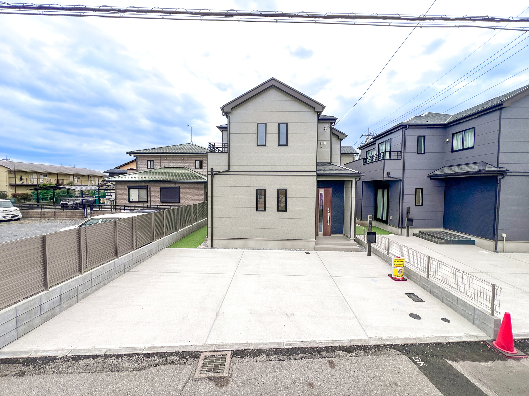 宇都宮市雀の宮１丁目　新築住宅全４棟の駐車場|車庫土間施工、駐車2台可能です(^^♪