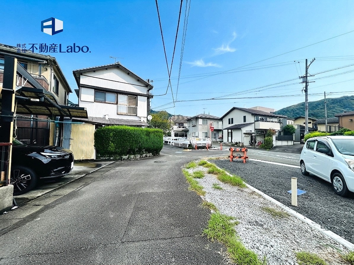 ハートフルタウン　静岡市葵区北2丁目2140番　全1棟　の前面道路含む現地写真|カースペース3台以上駐車可能♪