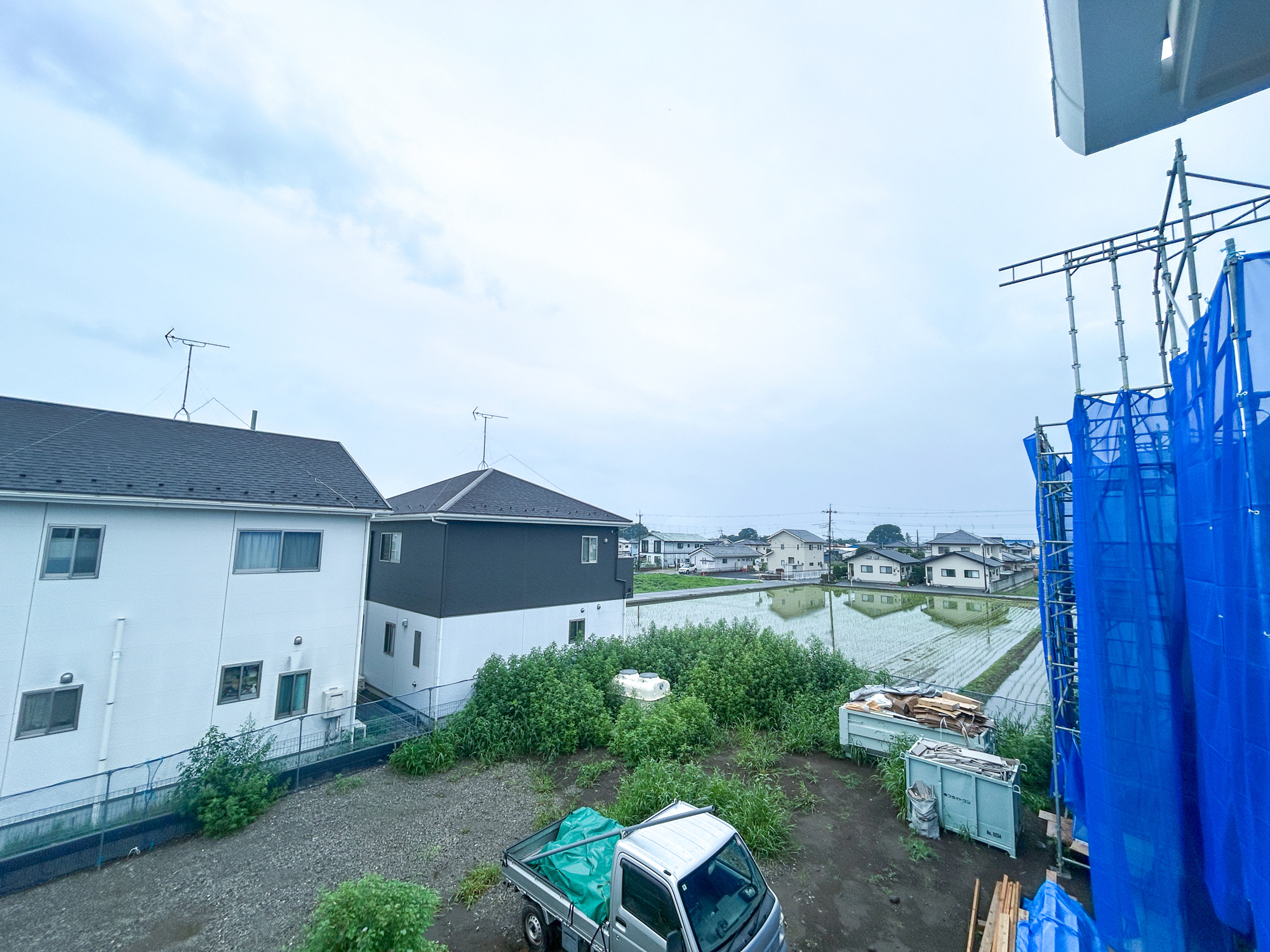 伊勢崎市西久保町第1期　新築住宅全4棟の展望|閑静な住宅地で子育て家族にピッタリ。毎日のお散歩も快適な緑に恵まれたエリアで、自然に包まれた穏やかな暮らしを実現するための、ゆとりある住環境が整っています。緑の潤いを感じながらホッと生活できそう。