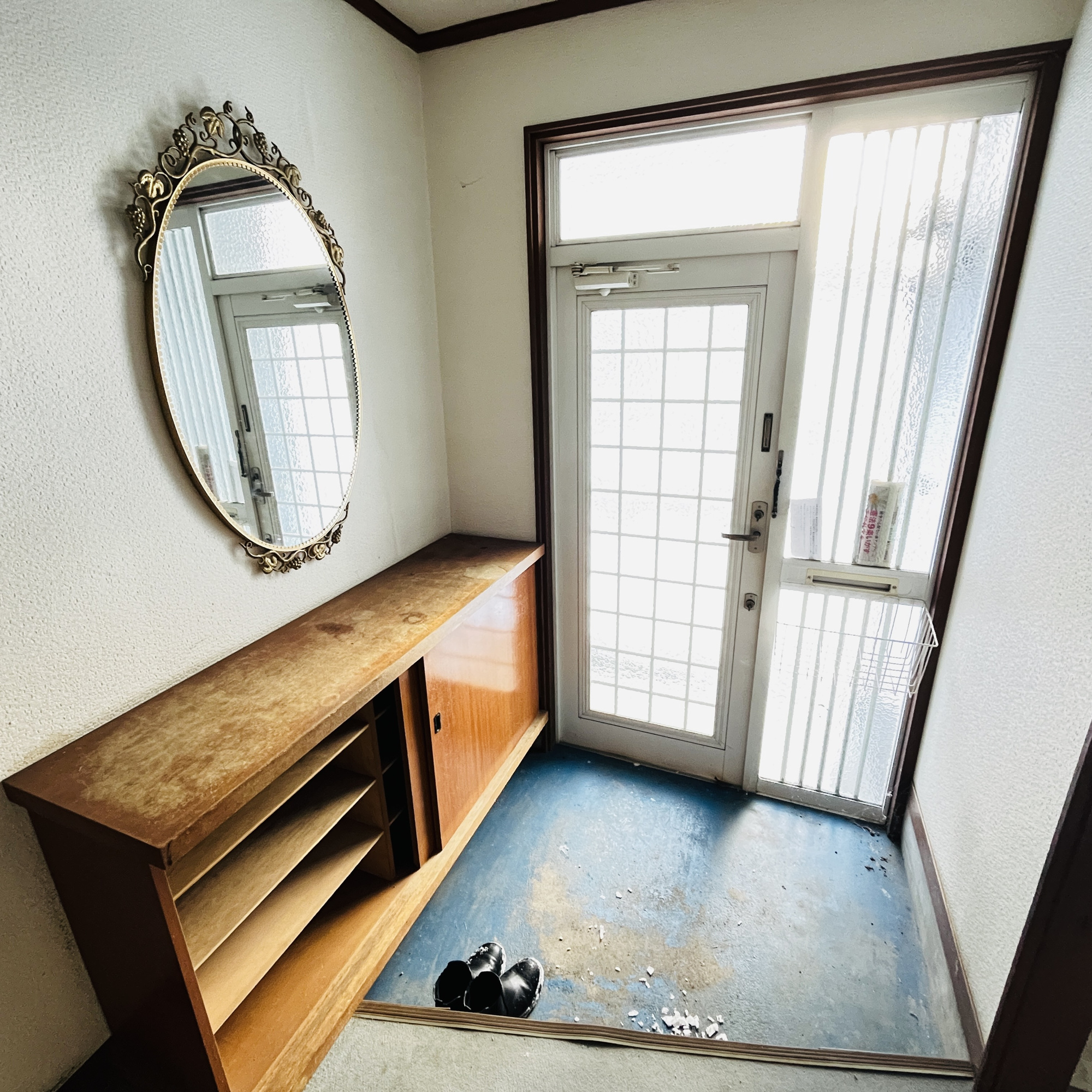 登別市若草町3丁目6-3　中古住宅の玄関