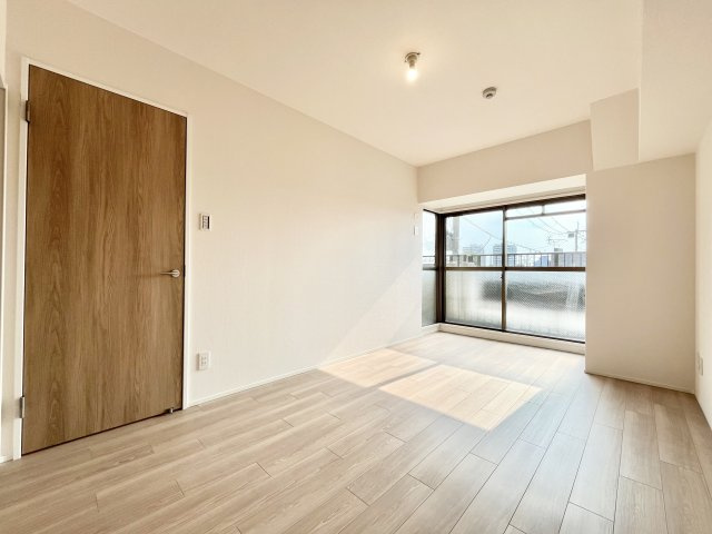 メゾンドール八尾本町の洋室|使い勝手のいい洋室です