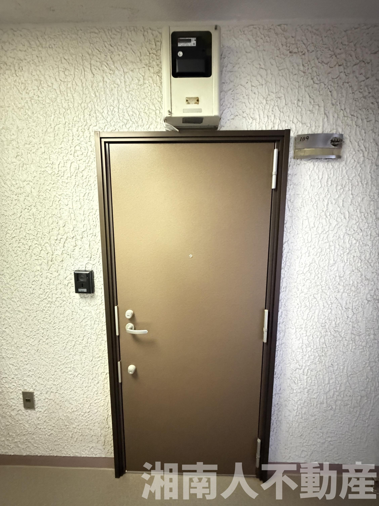 トーア由比ヶ浜マンションの玄関|収納もある玄関です