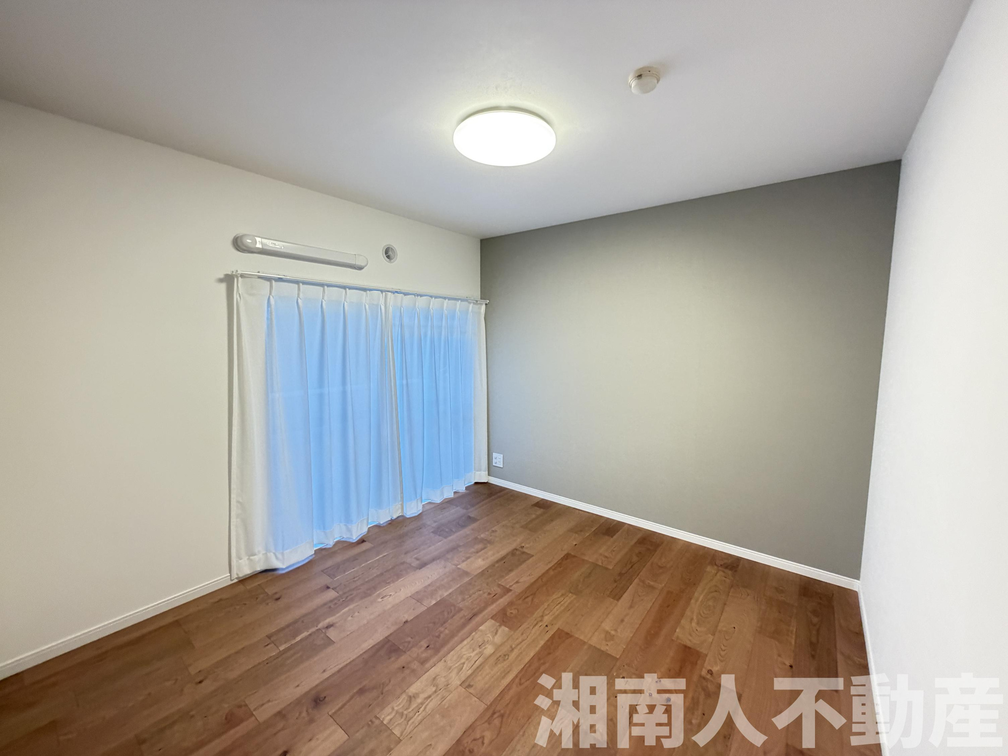 トーア由比ヶ浜マンションの洋室|コンパクトで使いやすい洋室です