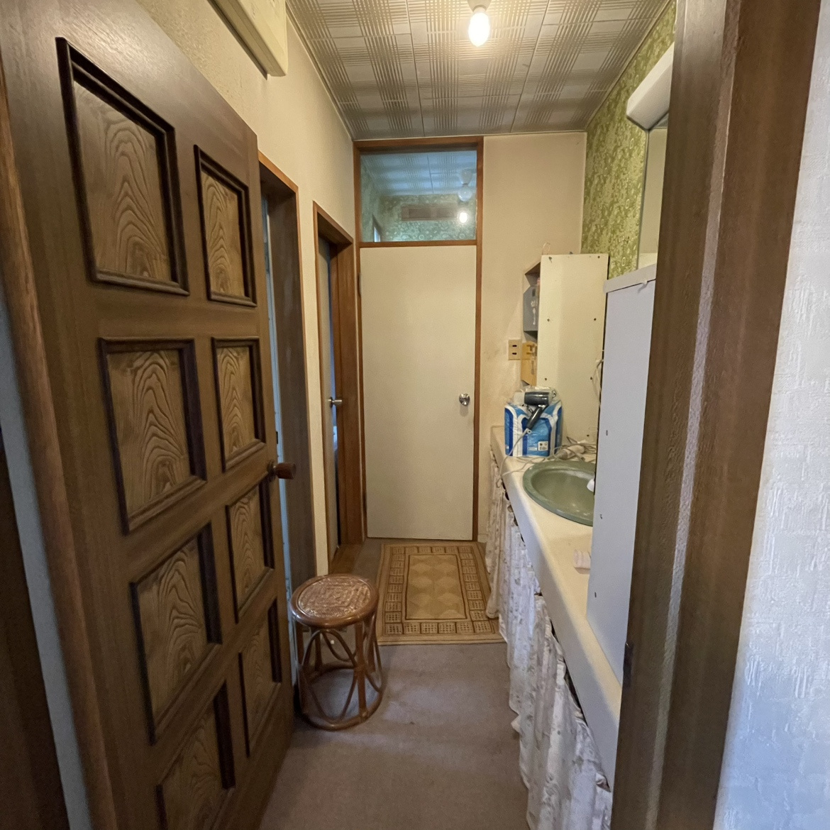 登別市新生町1丁目28-2　中古住宅の脱衣所|※AI加工済み。一部家具を消す加工を行っています。