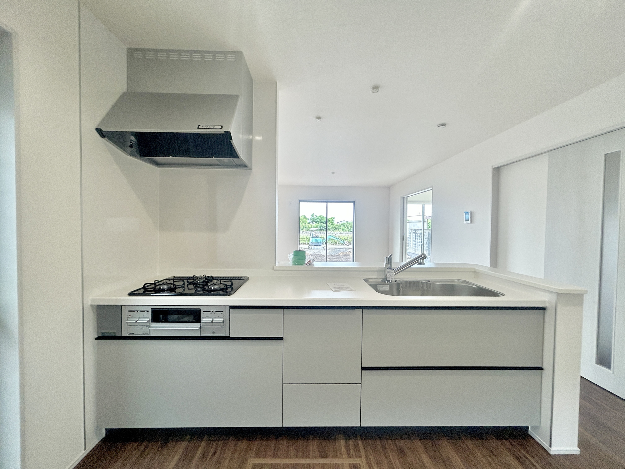 第3伊勢崎境　新築住宅全4棟のキッチン|収納が多いのでキッチンの上は常にきれいに保てます！！
お料理がしたくなるそんな嬉しい・楽しいキッチンです♪