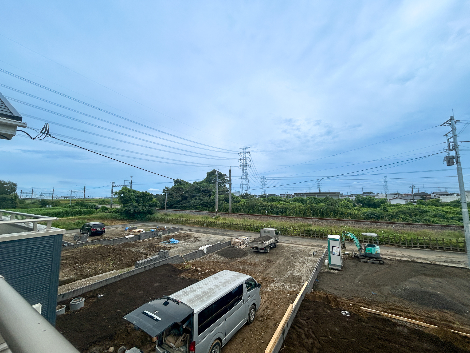 第3伊勢崎境　新築住宅全4棟の展望|低層の一戸建てを中心とした街並みが整然と続き、周辺は高い建物が建っていないので、採光や開放性に恵まれ、空が広く緑の多い閑静な趣を感じる環境です。