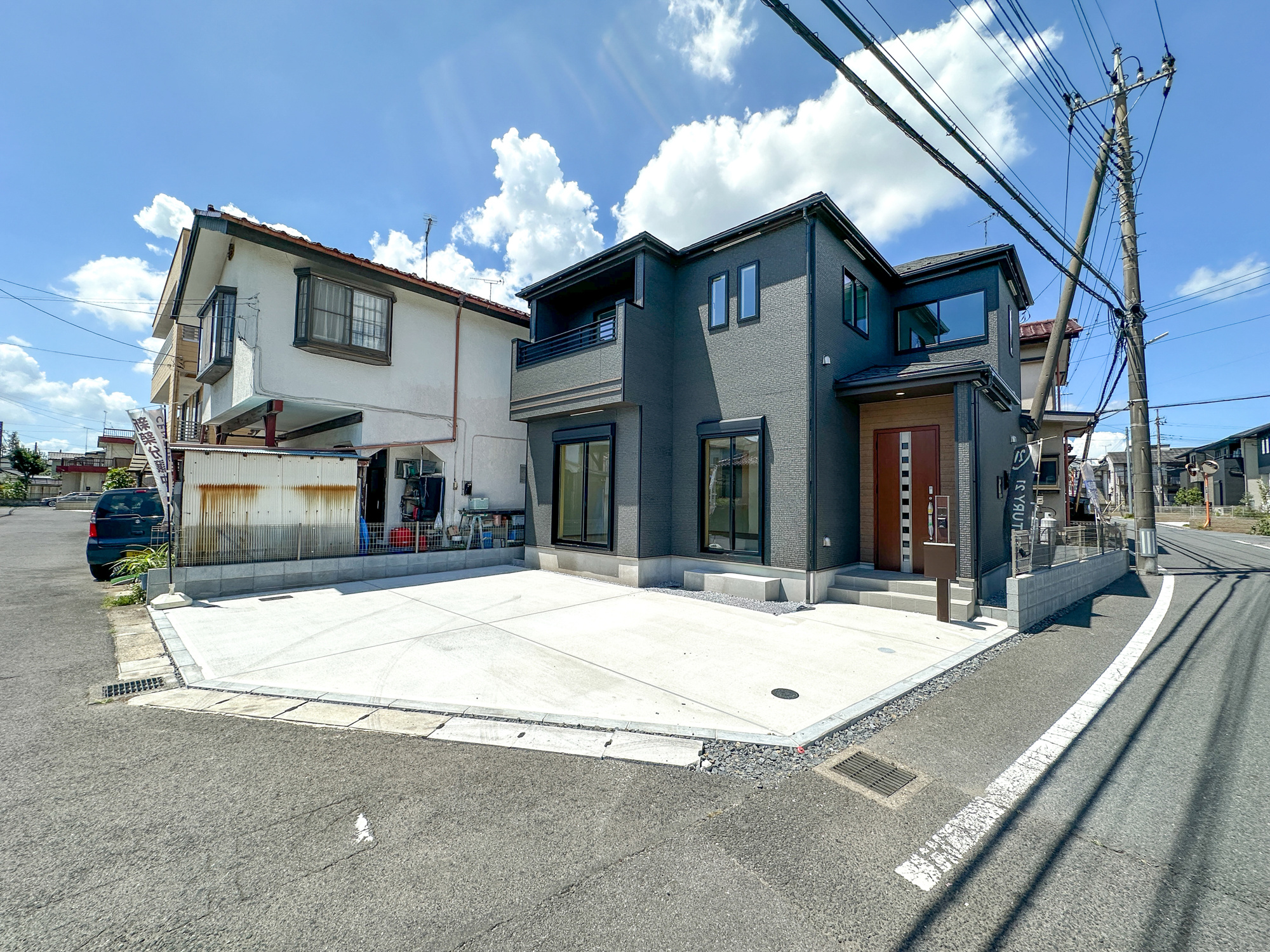 宇都宮市御幸ケ原町の新築一戸建の駐車場|車庫土間施工、駐車2台可能です(^^♪