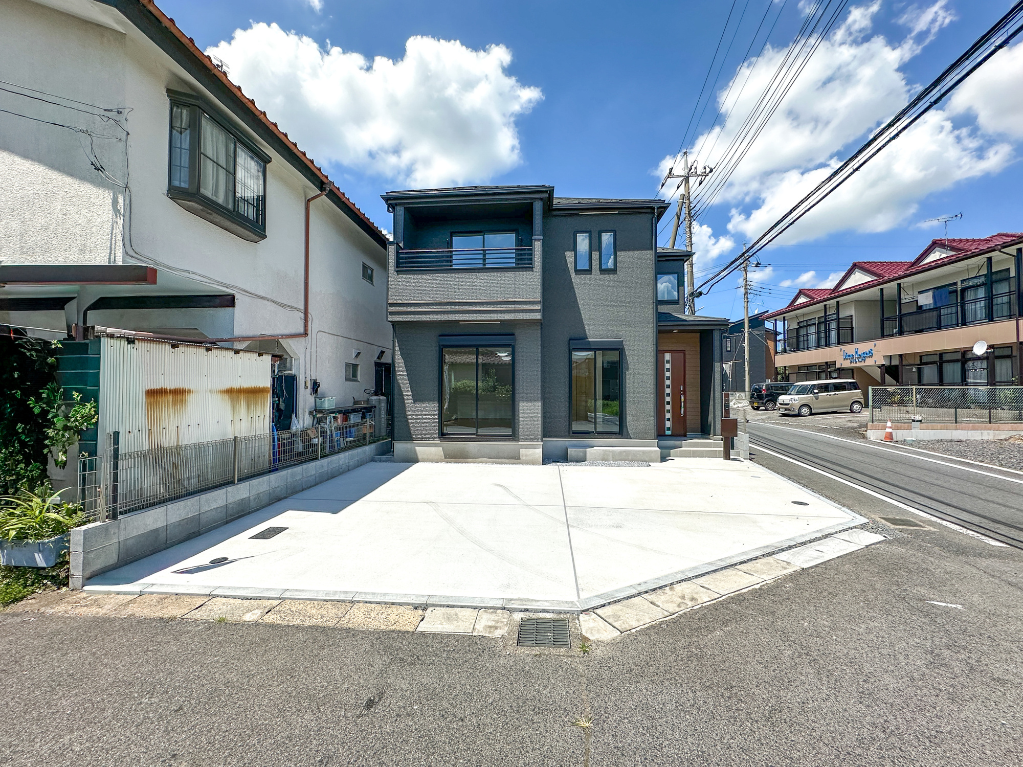 宇都宮市御幸ケ原町の新築一戸建の庭|コンクリート施工で除草の手間が省けます♪