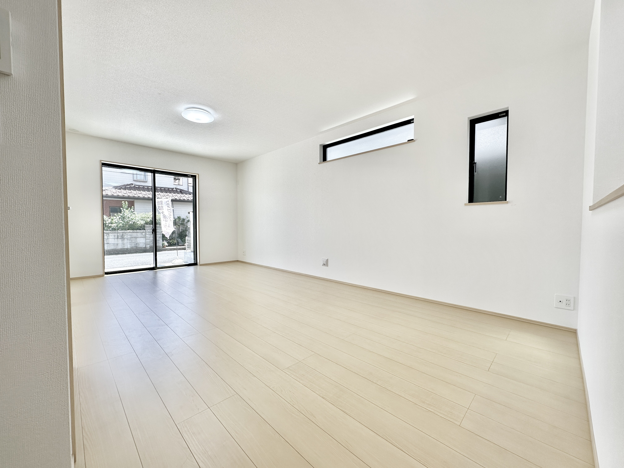 宇都宮市御幸ケ原町の新築一戸建の居間・リビング|ここにはみんなが集い、食事と楽しい会話が始まる。話に夢中になりすぎて、ついつい時を忘れてしまう。そんな束の間の幸せを感じさせてくれる場所。