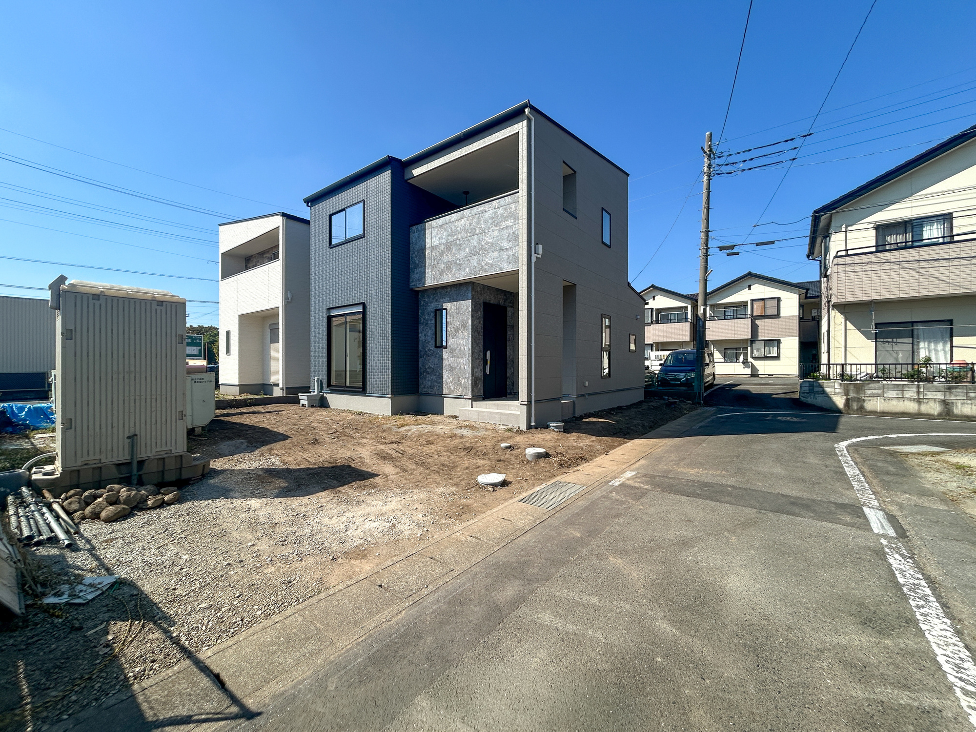 高崎市福島町第4期　新築住宅全2棟の前面道路含む現地写真|閑静な住宅地で子育て家族にピッタリ。毎日のお散歩も快適な緑に恵まれたエリアで、自然に包まれた穏やかな暮らしを実現するための、ゆとりある住環境が整っています。

