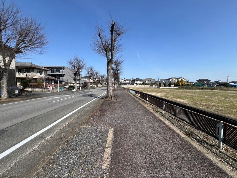 久喜市西（全28区画）9号地　現地写真　生活に必要な施設が揃っていて、暮らしやすい分譲地周りです。新しい生活をスタートするのに最適な物件です。