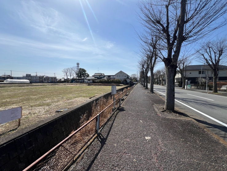 久喜市西（全28区画）9号地　現地写真　周辺は高い建物が建っていないので、採光に恵まれ、緑の多い閑静な住宅地で子育て家族にピッタリ。