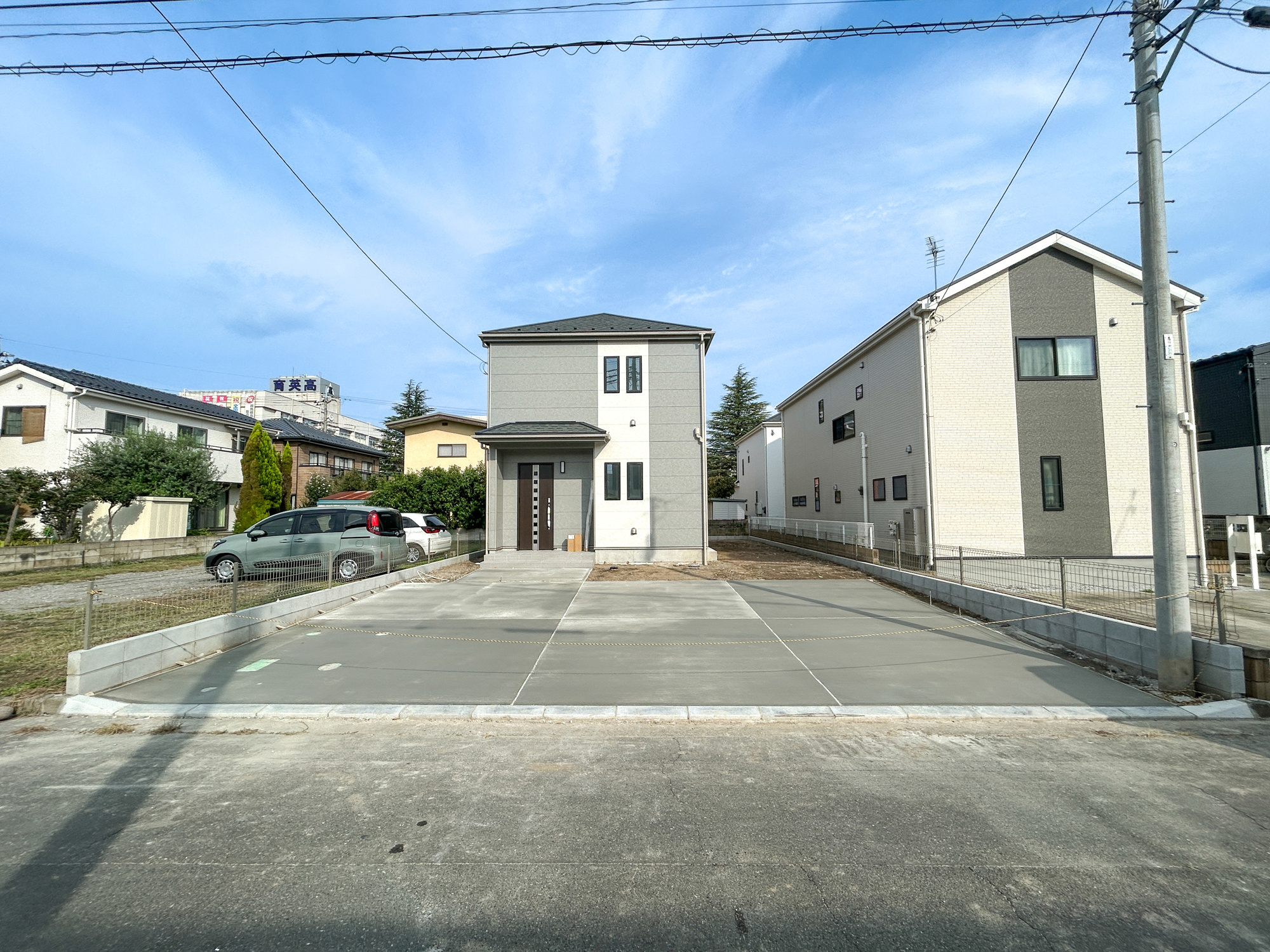 前橋市朝日が丘町　新築住宅全1棟の駐車場|充分な駐車スペースはアレンジが出来る程のスペースがあります。お庭として利用も良しです♪