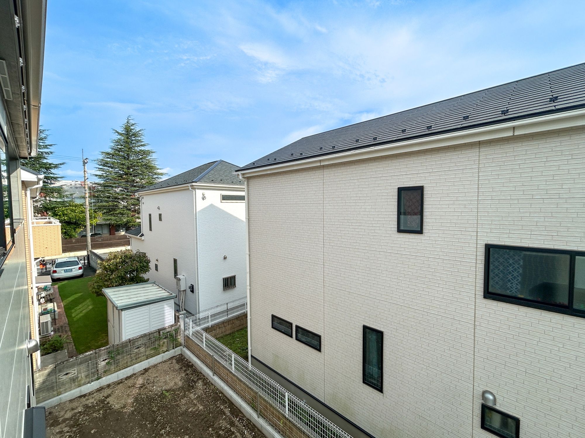 前橋市朝日が丘町　新築住宅全1棟の展望|低層の一戸建てを中心とした街並みが整然と続き、周辺は高い建物が建っていないので、採光や開放性に恵まれ、空が広く緑の多い閑静な趣を感じる環境です。