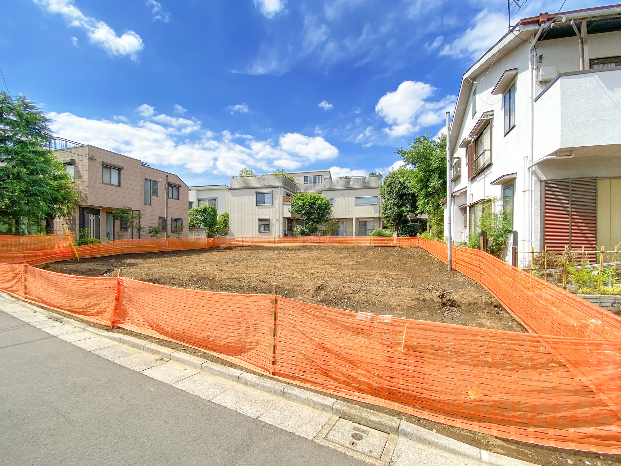 宅地分譲［世田谷区北沢１丁目］の前面道路含む現地写真