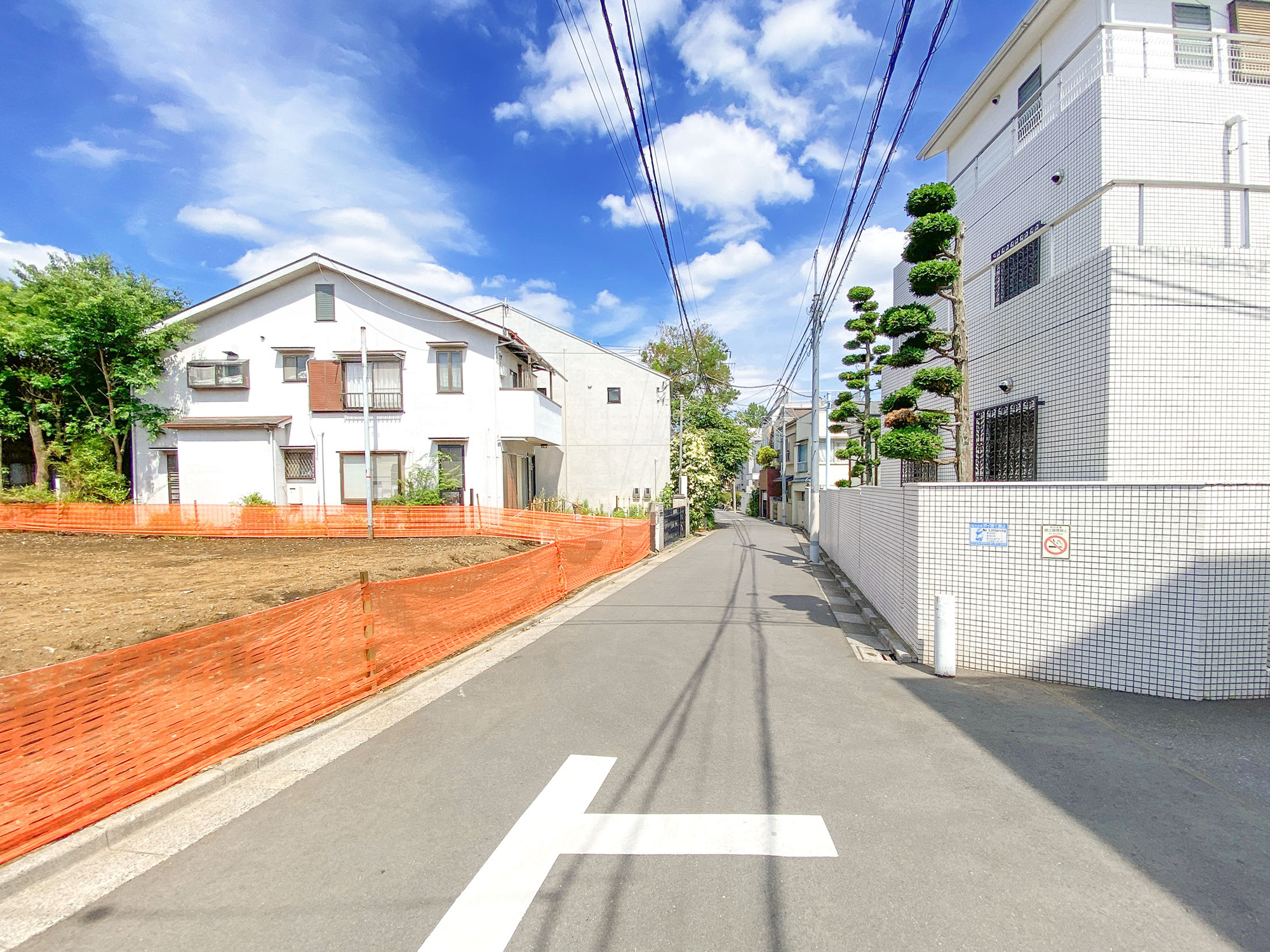 宅地分譲［世田谷区北沢１丁目］の前面道路含む現地写真
