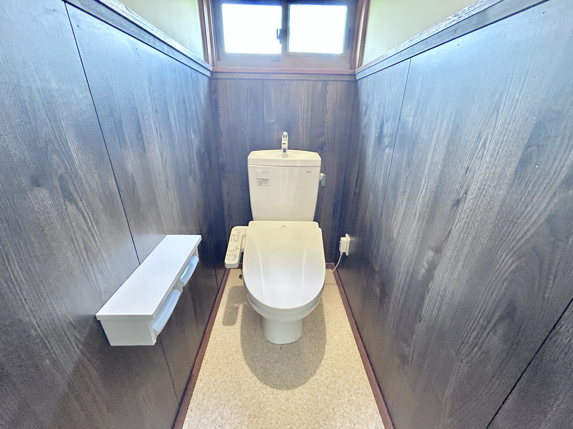 安中市鷺宮　中古物件のトイレ|節水性能の高いトイレはもちろんウォシュレット付き♪便器のフチがないタイプなので、お掃除もサッとひと拭きでOK！