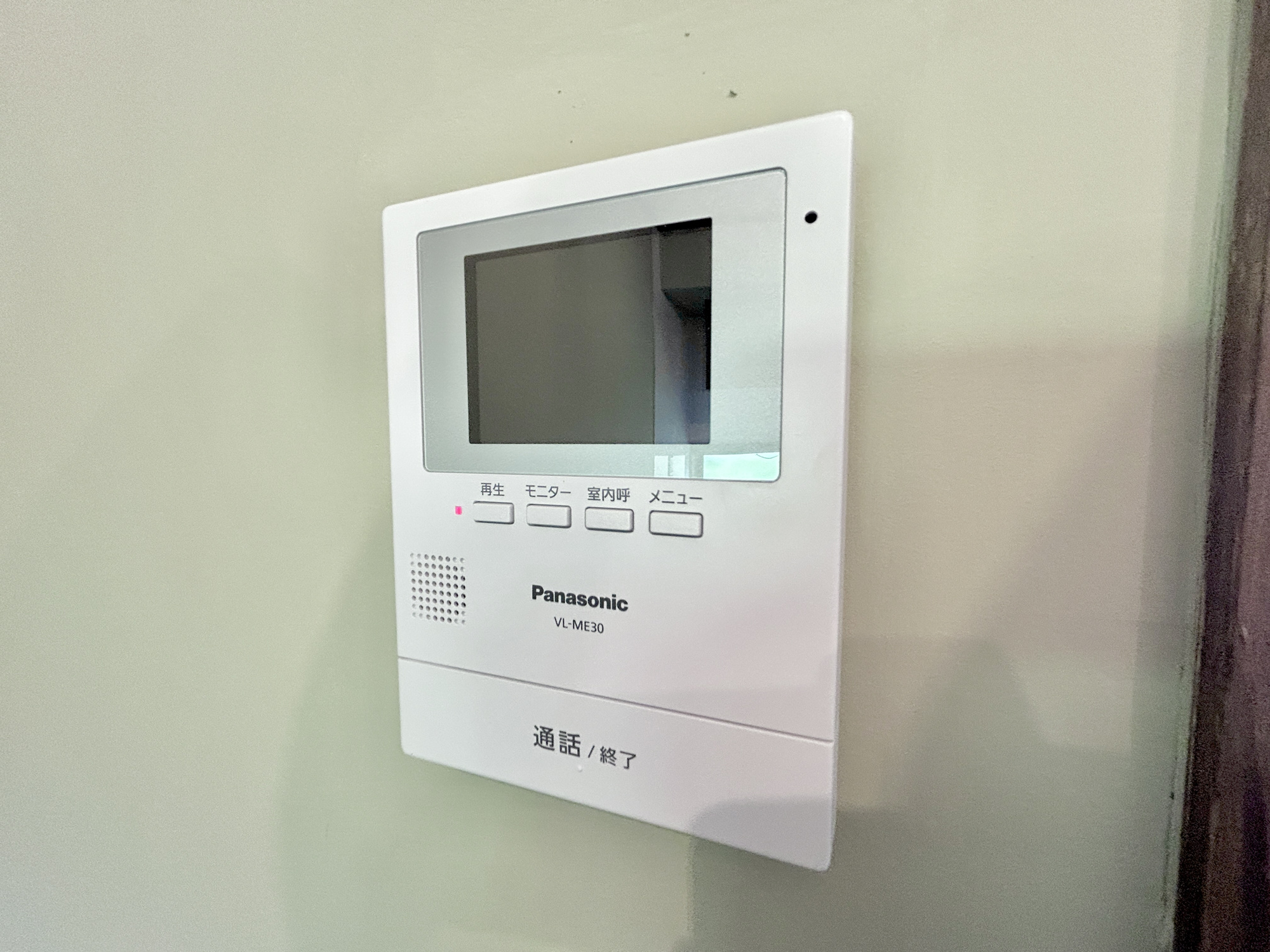 安中市鷺宮　中古物件の防犯設備|TVモニタ付きのインターフォンには録画機能もあるので外出時誰が来たのか確認できます♪ 防犯機能も高く、今では必需品です！						
						
