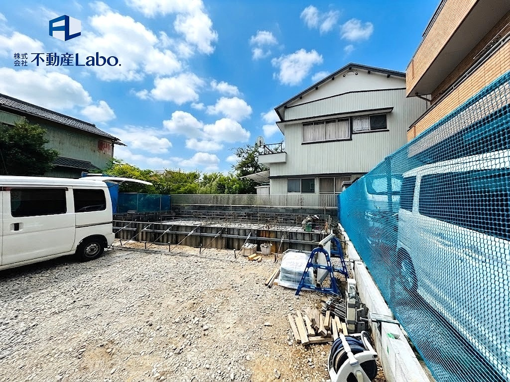 リーブルガーデン　清水区下野緑町　全1棟の外観|青空に映える新築住宅を建築中♪
完成後の暮らしをイメージしてみませんか？♪