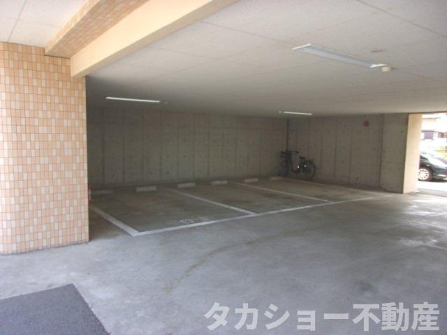 パインズマンション姉崎の駐車場