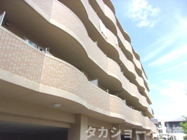 パインズマンション姉崎の外観|タイル張りで外観キレイです。管理しっかりされております。