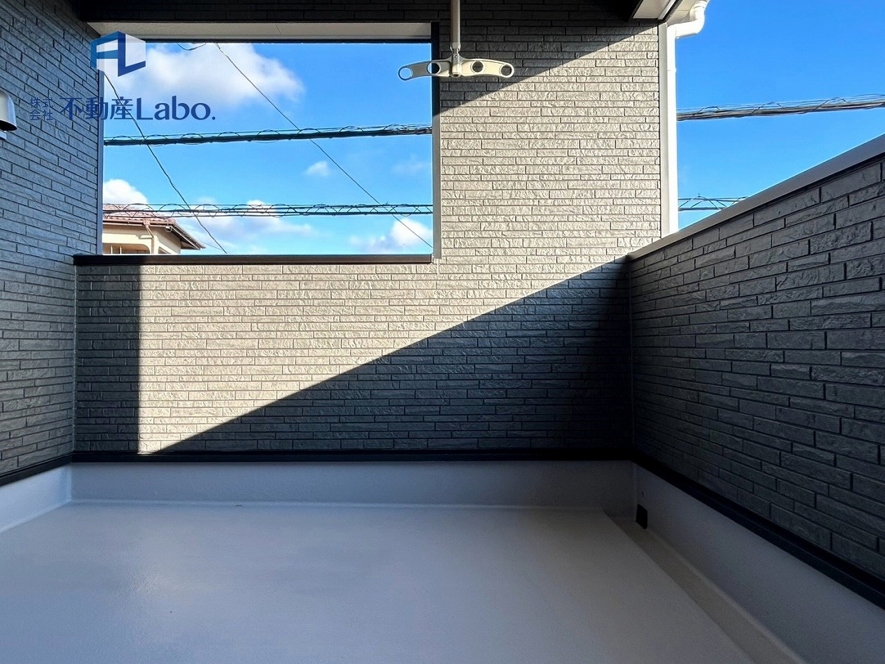クレイドルガーデン　　富士市今泉第30　　全3棟のバルコニー|●インナーバルコニー● 屋根付きのインナーバルコニーは、急な雨が降ってしまっても安心♪