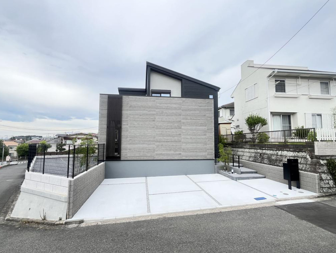 横浜市栄区庄戸３丁目 新築戸建て【仲介手数料無料】カースペース3台の外観
