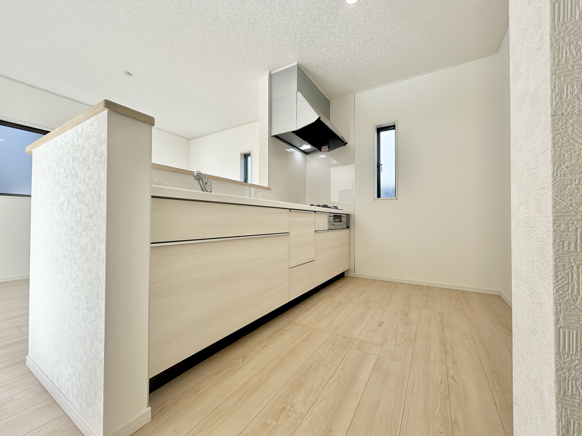 高崎市吉井町神保第2　新築住宅全2棟のキッチン|キッチンワークしながら大切な家族との会話を楽しむ。家族のコミュニケーションが生まれるキッチンです♪