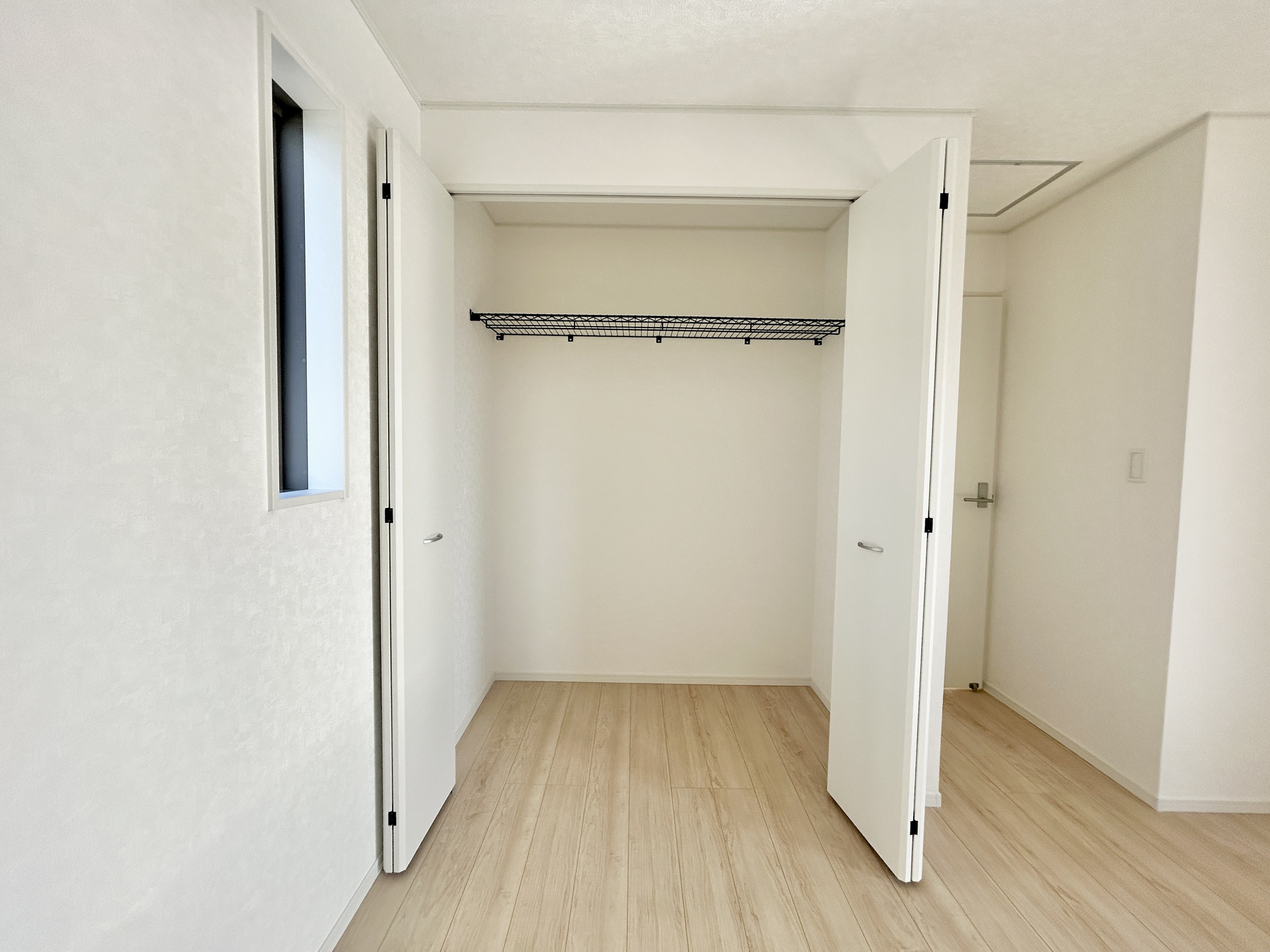 高崎市吉井町神保第2　新築住宅全2棟の収納|レイアウトを自由自在にカスタマイズ出来る機能的な収納が魅力！
可動棚を設置するもよし、アルミラックを設置するもよし、収納ボックスなどを配置して使えば、多様な使い方が出来、収納の幅が広がります！