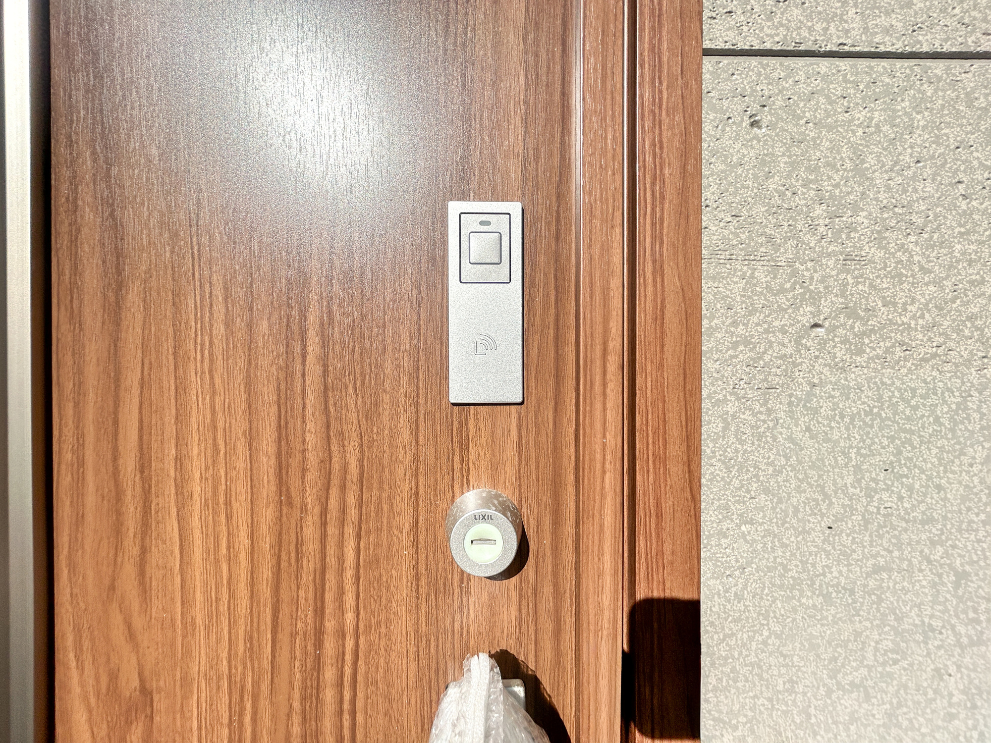 高崎市吉井町神保第2　新築住宅全2棟の防犯設備|タッチ一つで鍵の開錠が可能なタッチキー付き♪ 毎日使うドアの開け閉めがとてもスムーズになります(^^♪