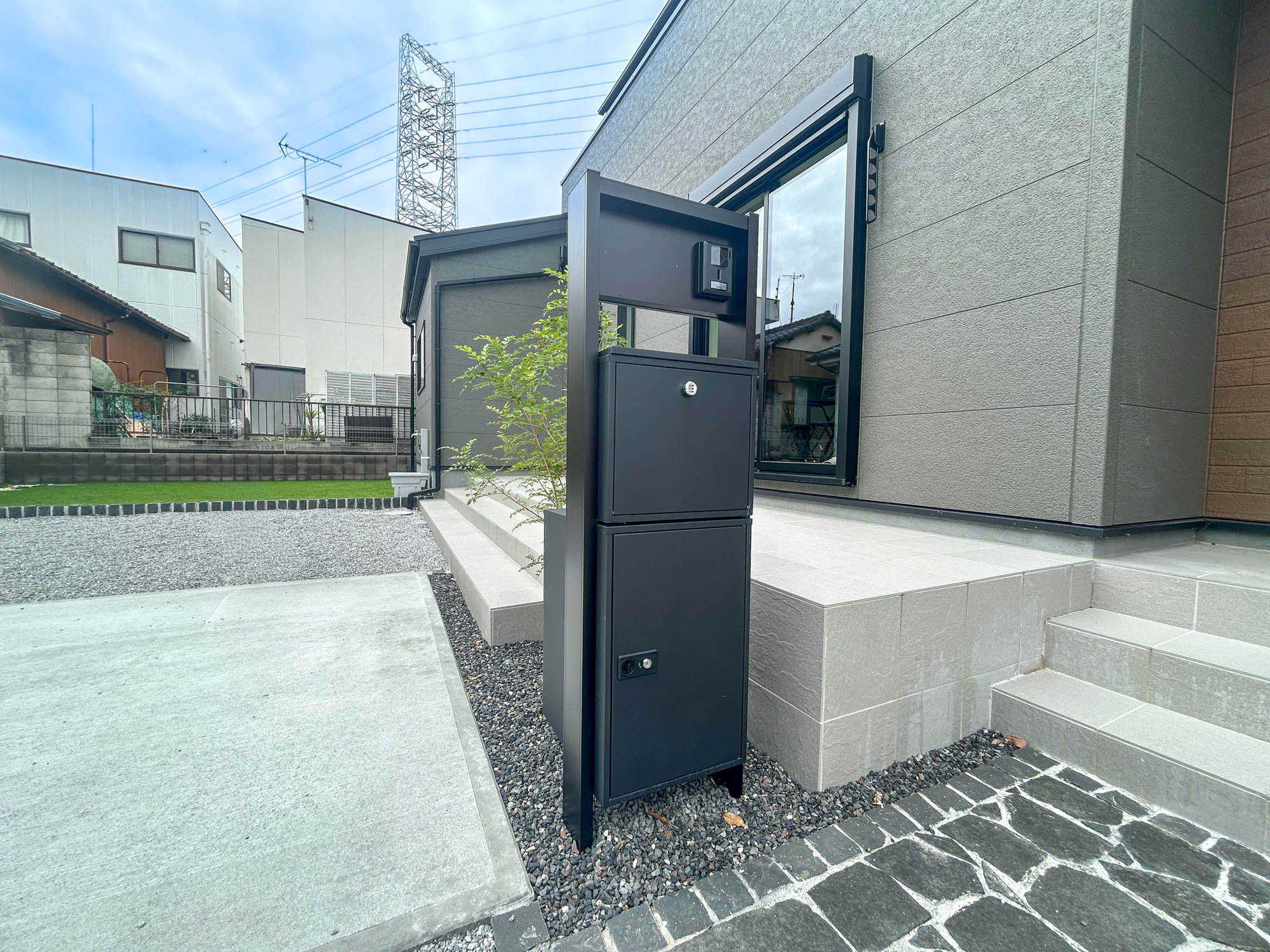 高崎江木町第12　新築住宅全1棟の設備|おしゃれな機能ポールにはポスト、インターフォン、表札設置可能です♪
