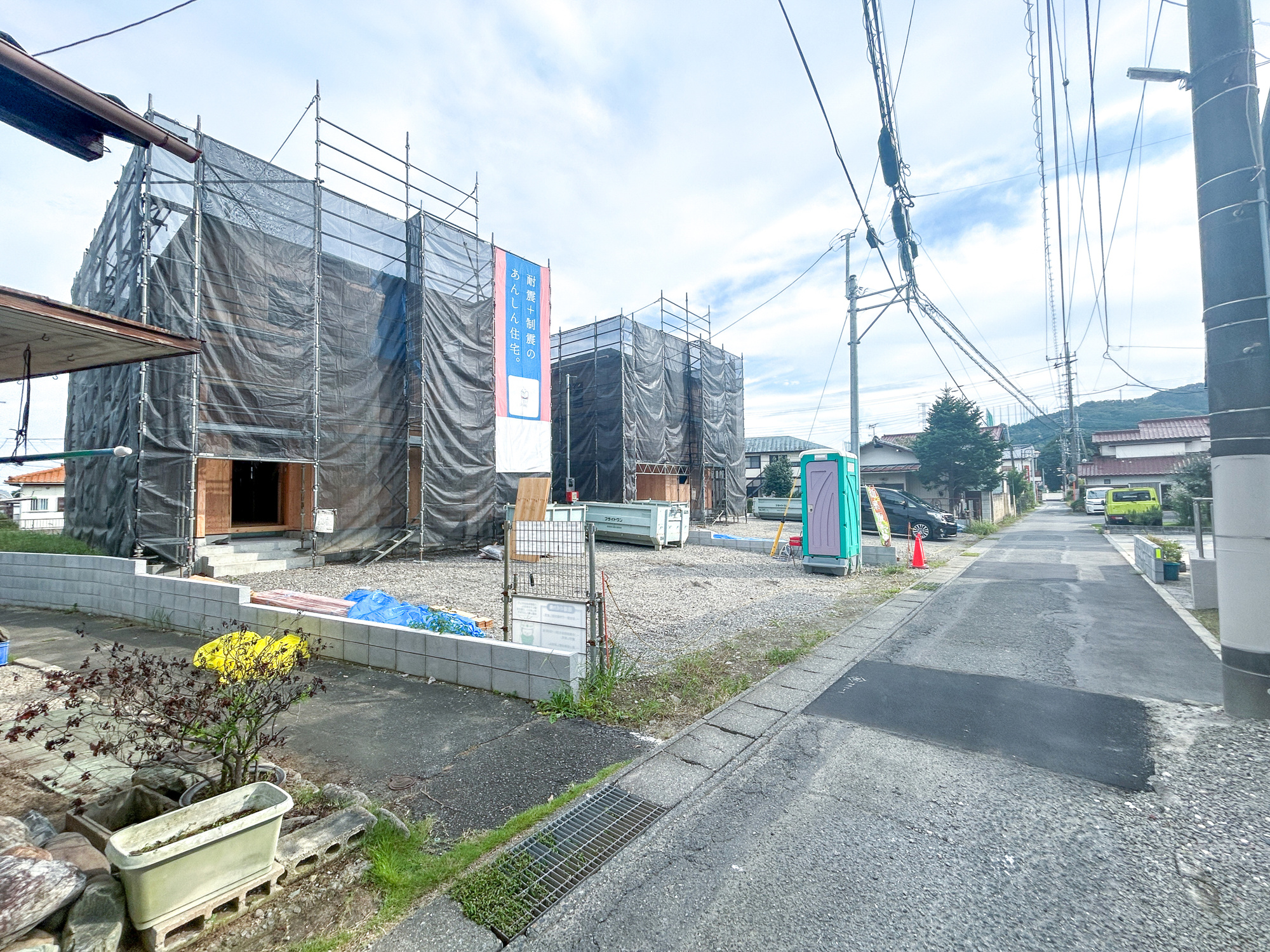 高崎市中豊岡町第3　新築住宅全2棟の前面道路含む現地写真|低層の一戸建てを中心とした街並みが整然と続き、周辺は高い建物が建っていないので、採光や開放性に恵まれ、空が広く緑の多い閑静な趣を感じる環境です。

