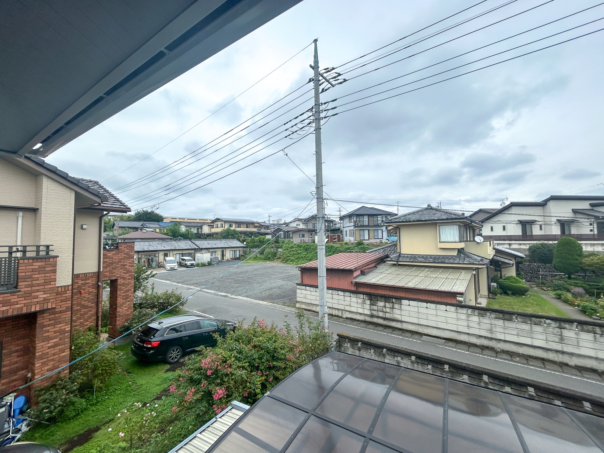 伊勢崎市今泉町1期　中古住宅の展望|低層の一戸建てを中心とした街並みが整然と続き、周辺は高い建物が建っていないので、採光や開放性に恵まれ、空が広く緑の多い閑静な趣を感じる環境です。