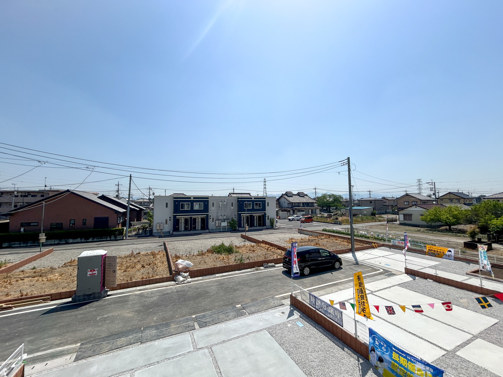 高崎市新町第8　新築住宅全9棟の展望|閑静な住宅地で子育て家族にピッタリ。毎日のお散歩も快適な緑に恵まれたエリアで、自然に包まれた穏やかな暮らしを実現するための、ゆとりある住環境が整っています。緑の潤いを感じながらホッと生活できそう。