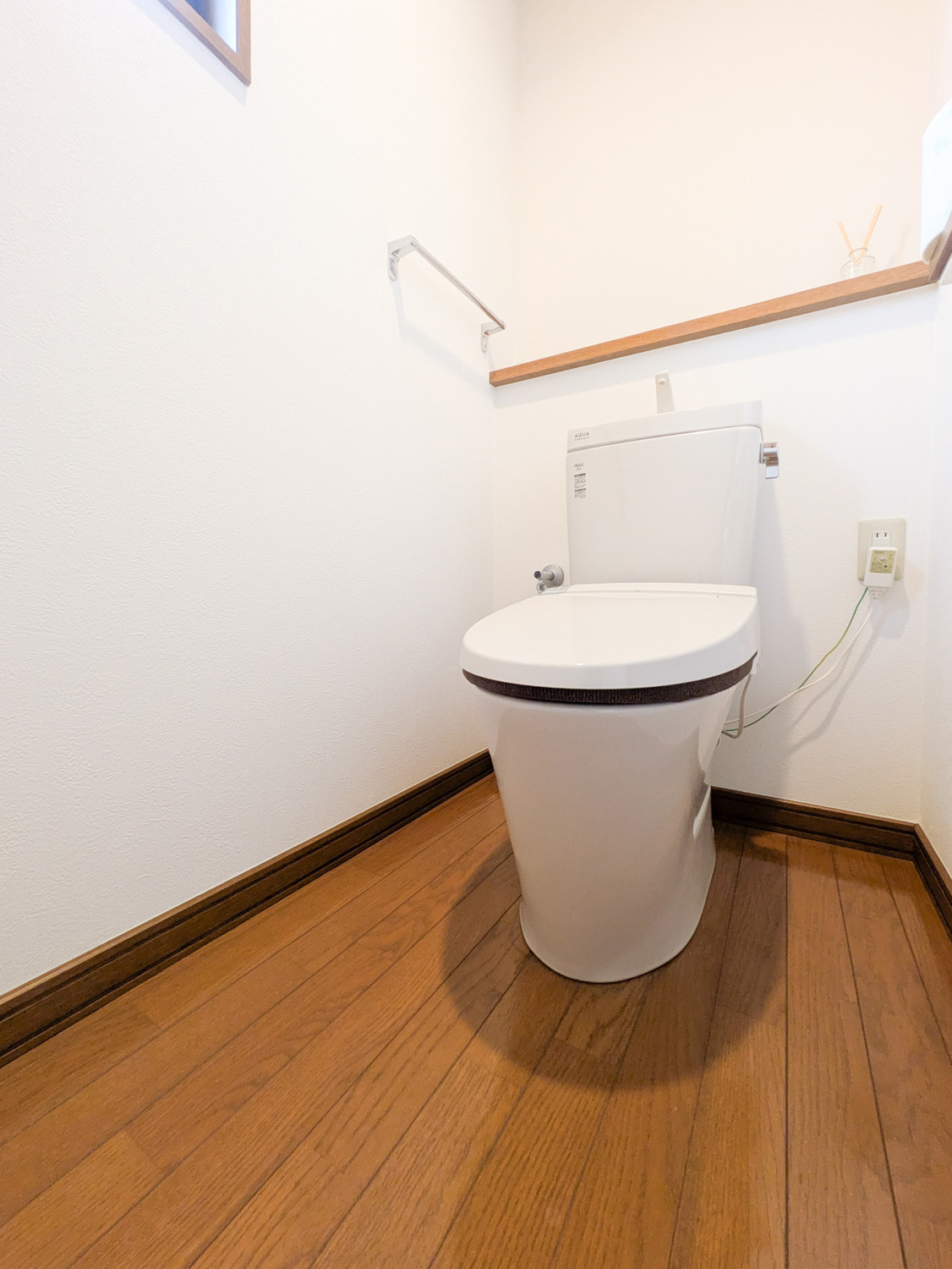 西山二丁目戸建のトイレ|落ち着いたトイレです