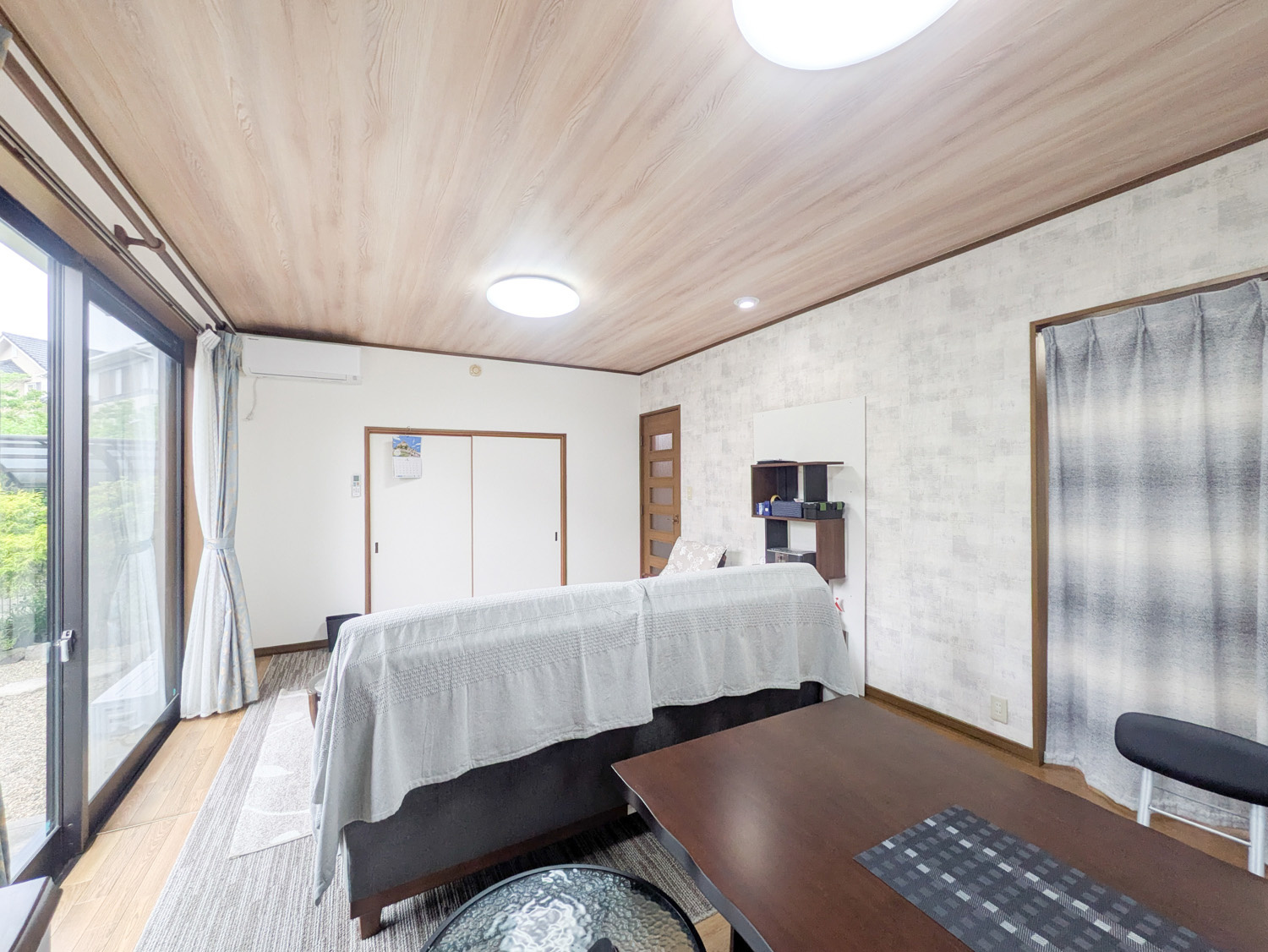 西山二丁目戸建の居間・リビング|ゆったり過ごせる居間です