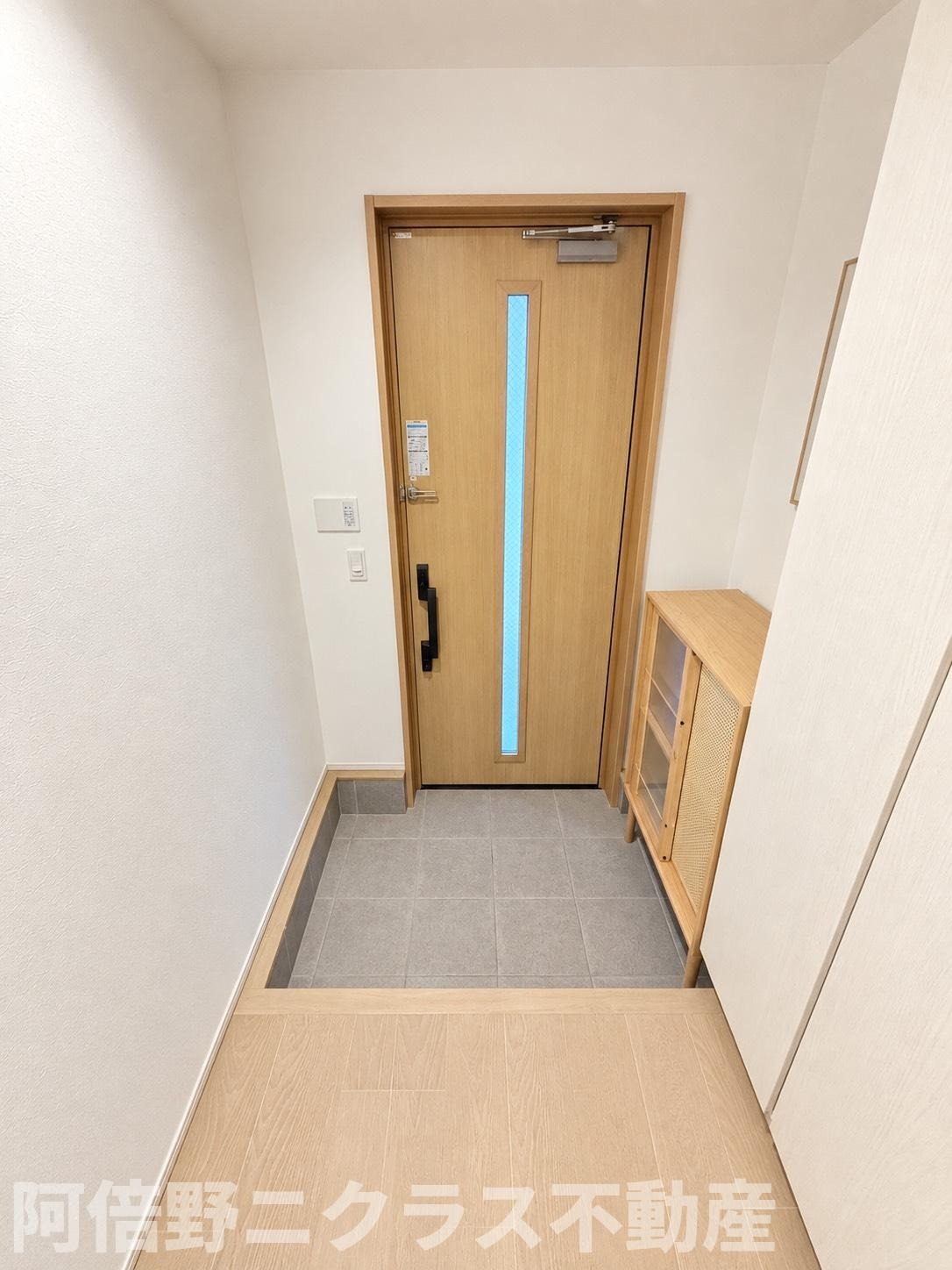 杭全8丁目中古戸建の玄関|生成AIにより家具等撤去の修正をしております