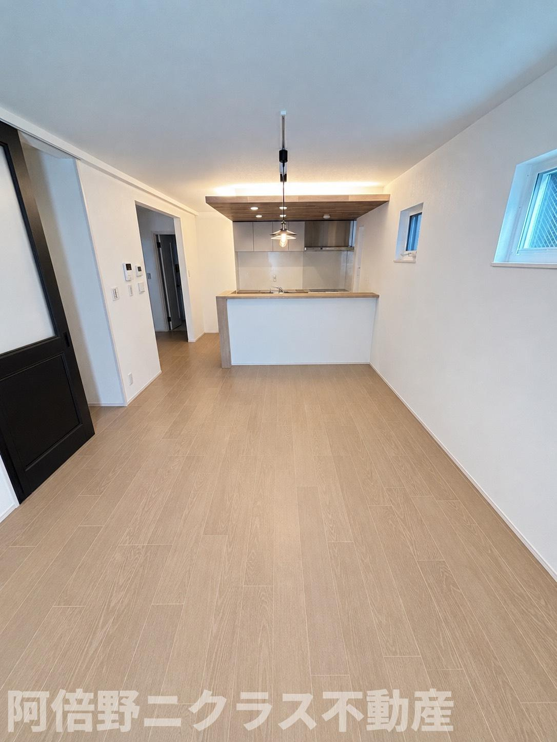 杭全8丁目中古戸建の居間・リビング|生成AIにより家具等撤去の修正をしております