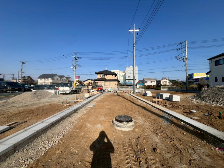 【坂戸市鎌倉町1号棟 前面道路写真】幅員6.0ｍございます！(2026.03.26撮影)