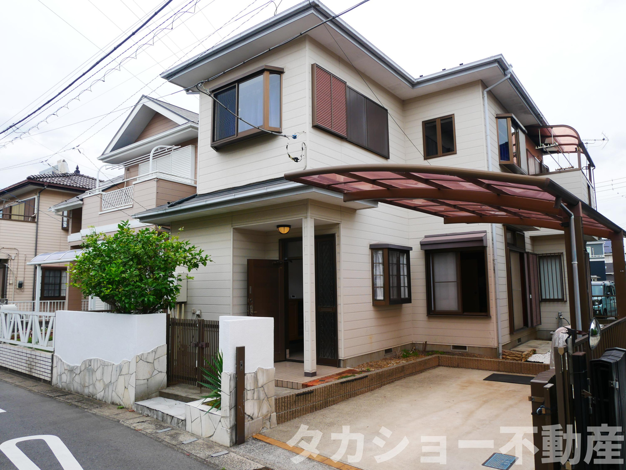 千葉市中央区浜野町　中古戸建の外観|1台余裕で駐車出来るスペース御座います。