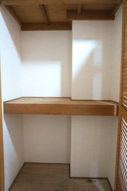 中落合第一住宅４５１号棟の収納|玄関には収納がございます。