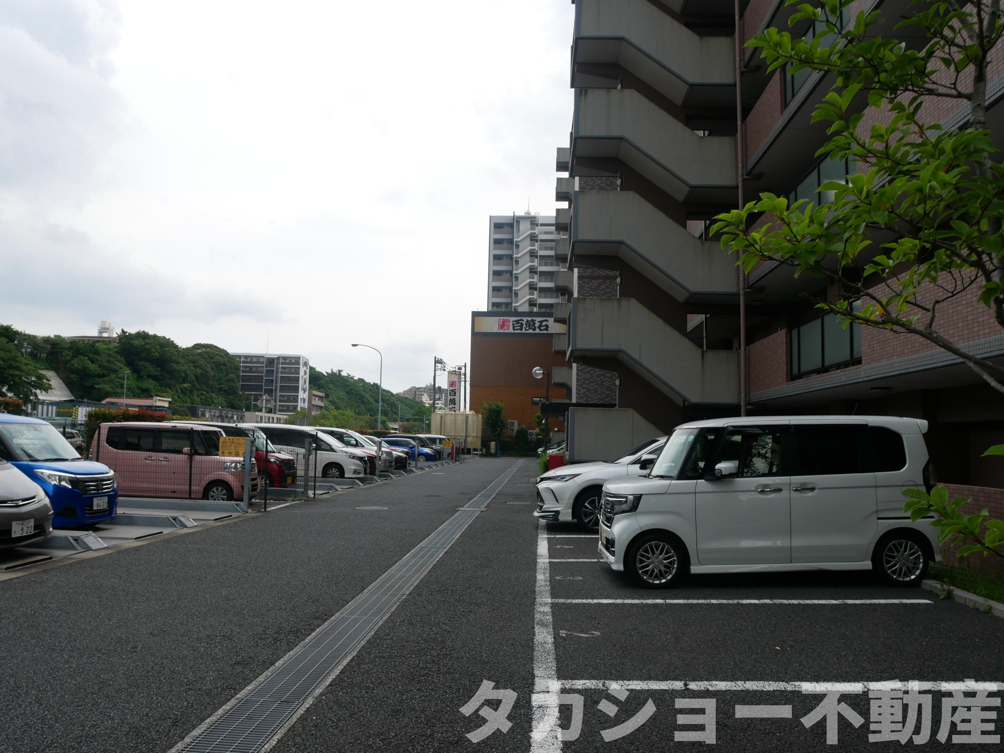 ペルル西千葉壱番館の駐車場